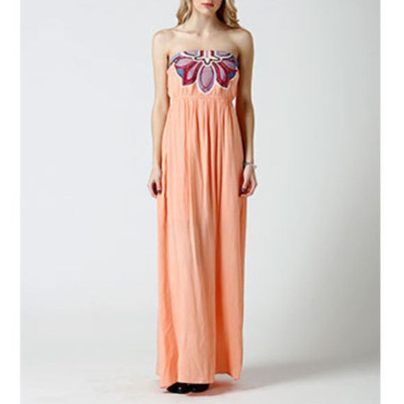 West 36th Dresses & Skirts - 🆕 Peach Strapless Maxi dress